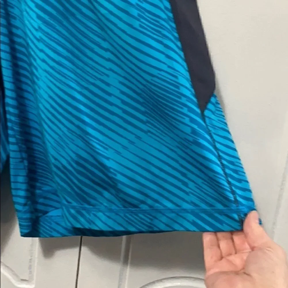 Under Armour Teal Print Loose Athletic Shirts S/M